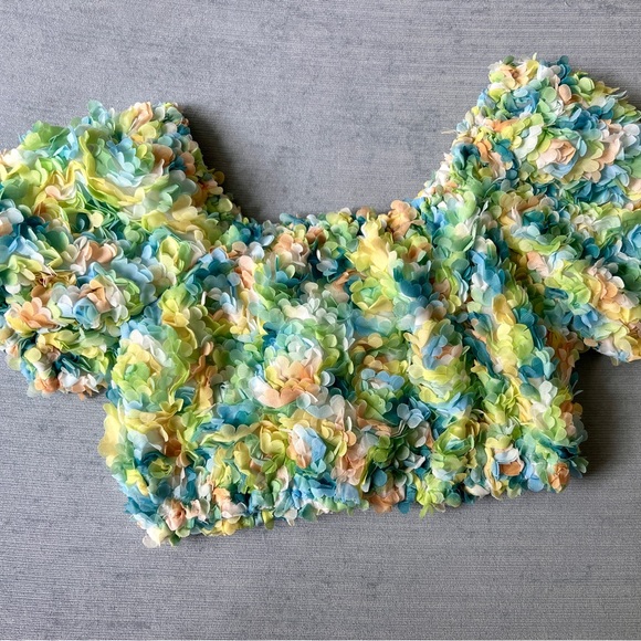 Free the Roses Pastel Flower Embellished Top Puff Sleeves Cropped Size Small - Picture 8 of 9